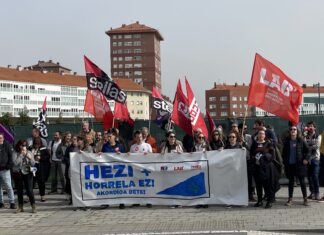 EAEko Irakasleak: HEZI+ horrela ez! Akordioa bete! mobilizazioa eta sinaduren aurkezpena Lakuan